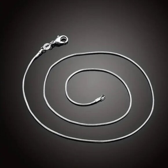 Hildie & Jo Crystal RhinestoneButterfly Pendant Silverplated Chain Necklace 18" - Picture 4 of 4